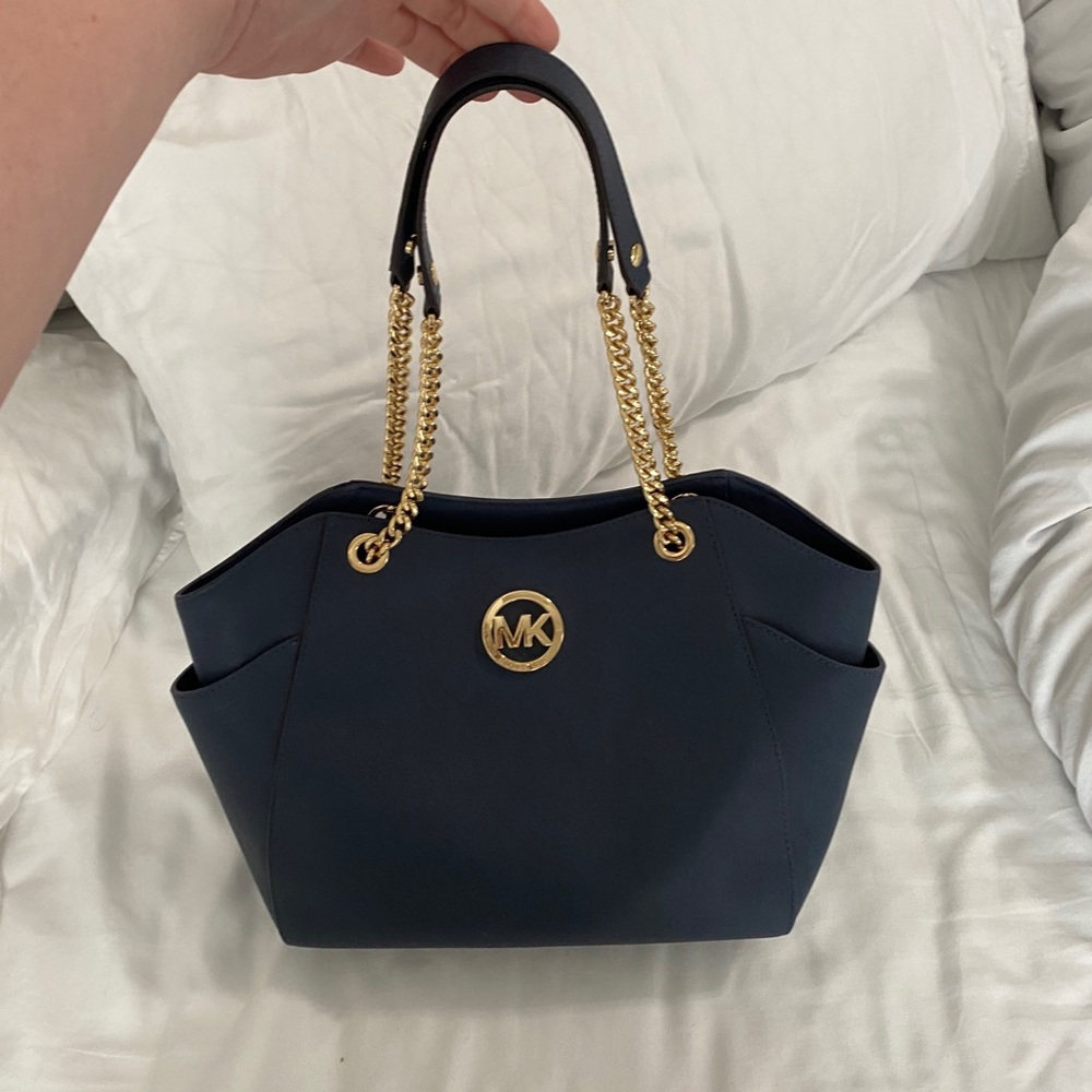 Michael Kors Jet Set Travel Chain Shoulder Tote